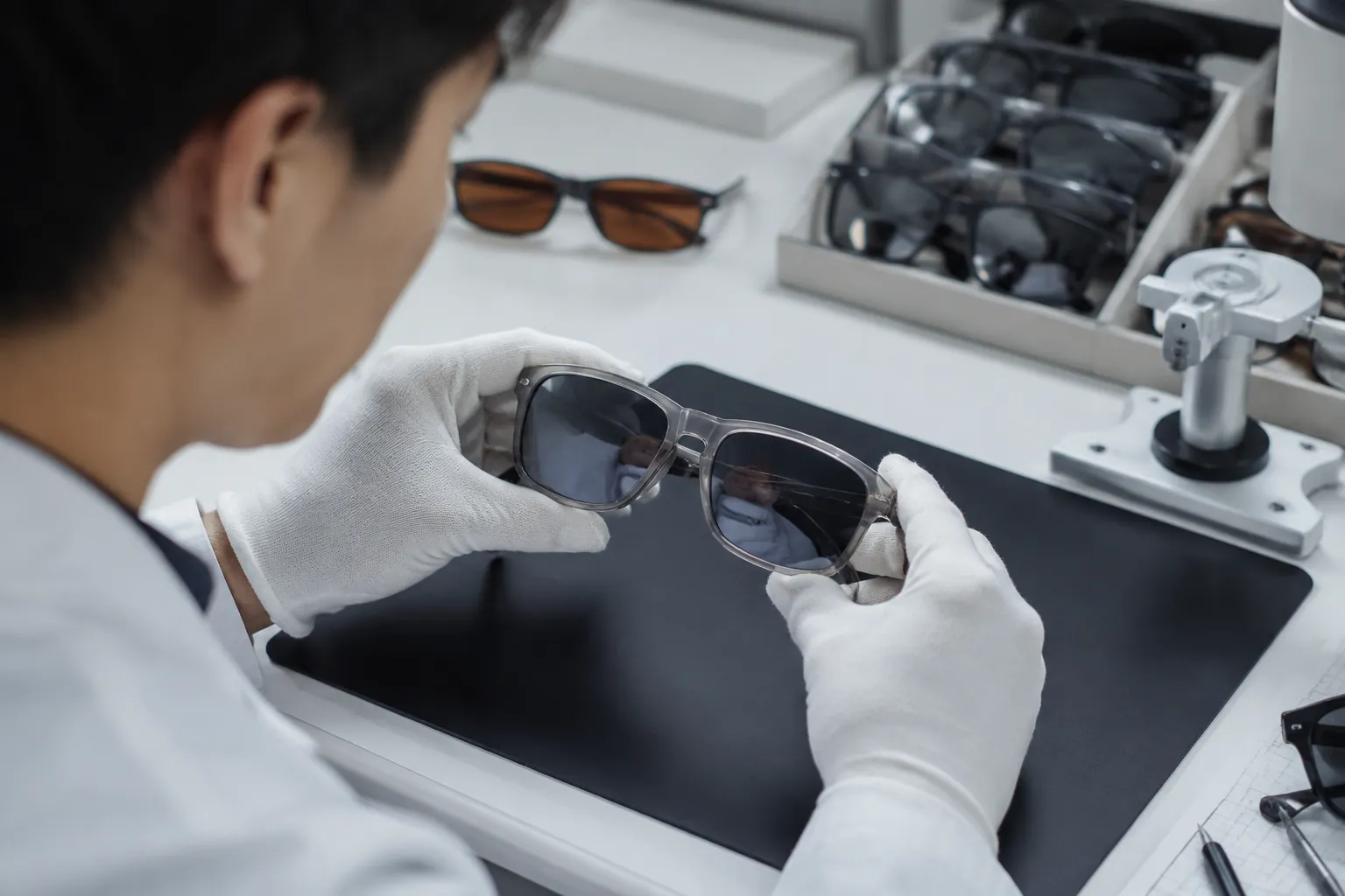 Wholesale Clip-Ons vs. Sunglasses: What Sells Better?