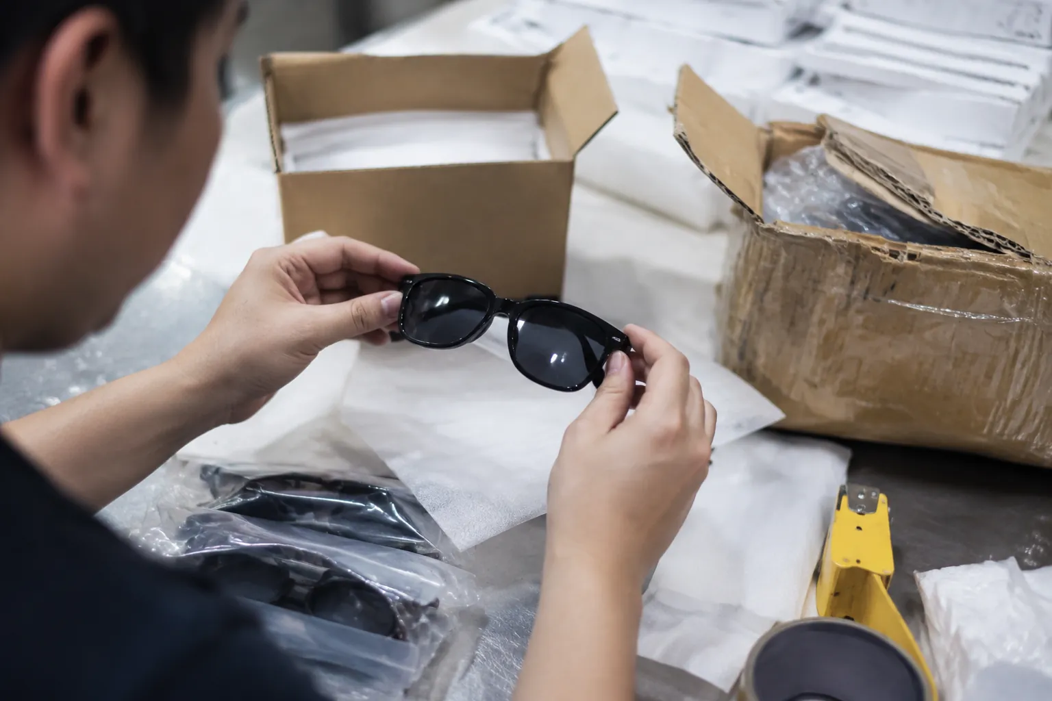 Packaging Mistakes That Delay Sunglass Shipments