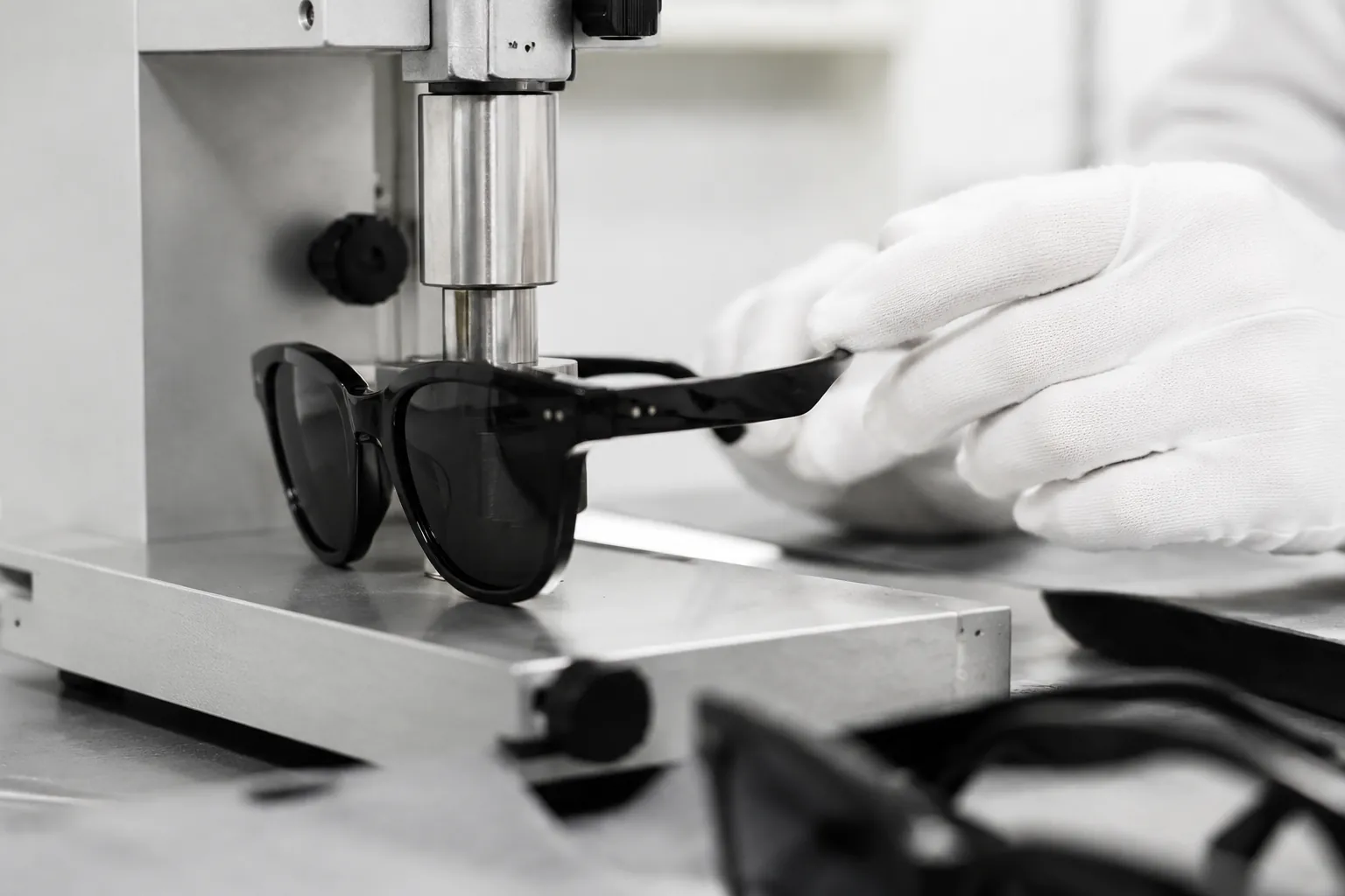 Custom Sunglasses Packaging for Parcel Shipping