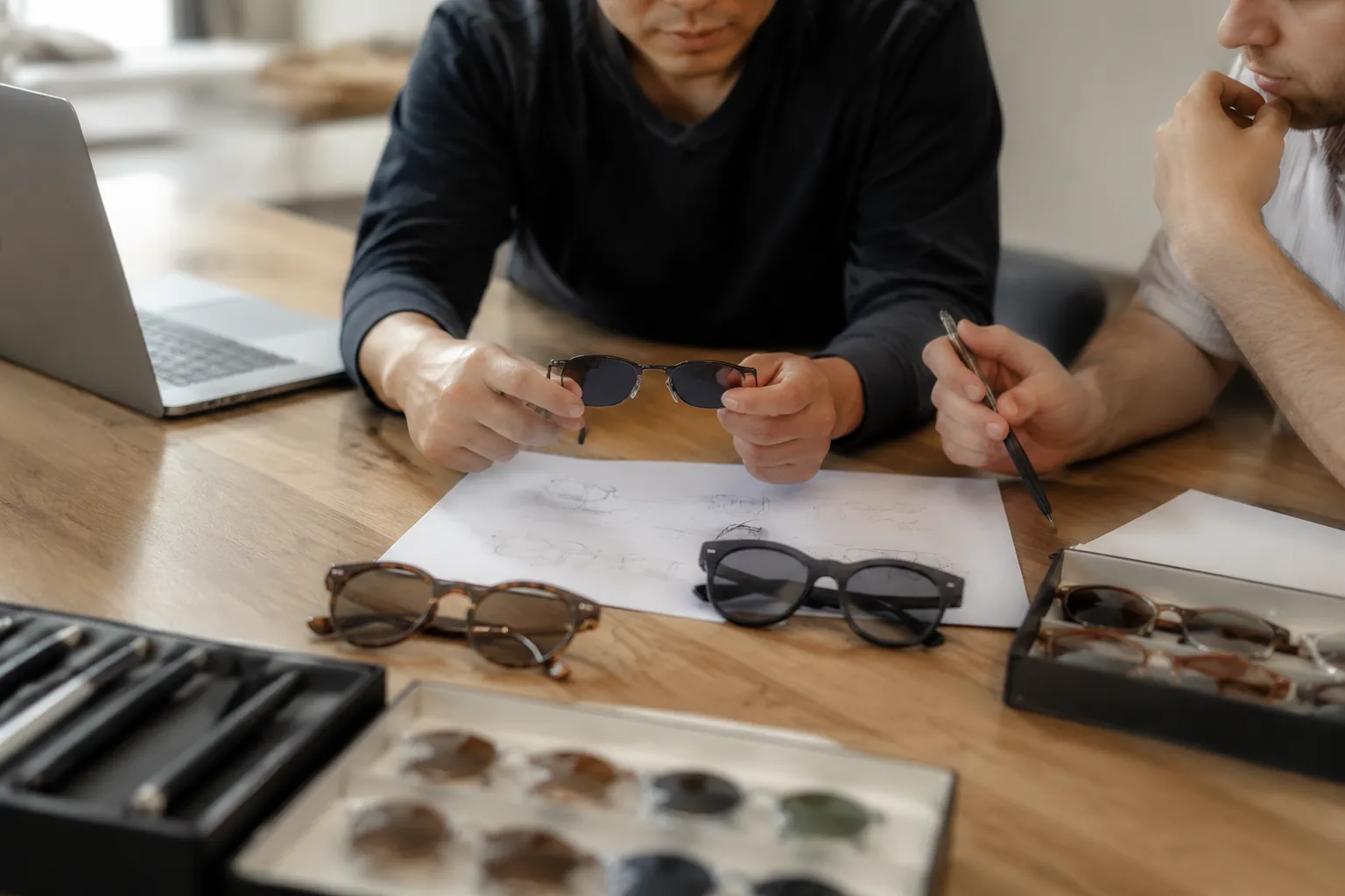 How to Negotiate Sunglasses OEM Terms