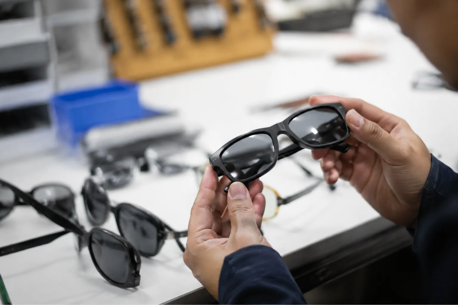 OEM Sunglasses Payment Terms: Control Buyer Risk