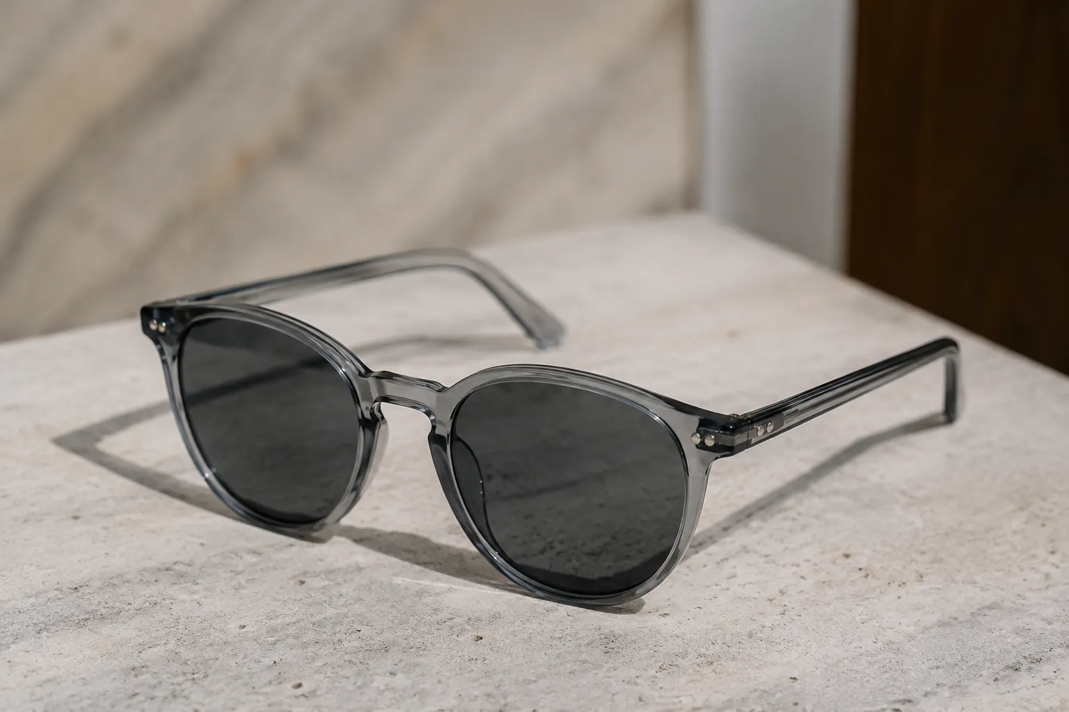Photochromic Polarized Sunglasses for Travel Buyers