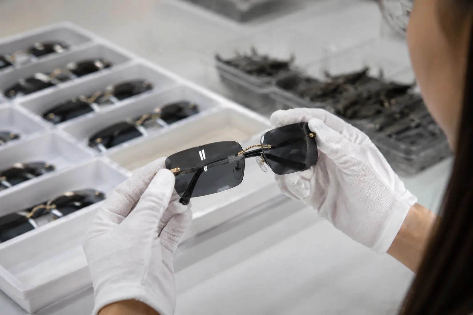 Rimless Sunglasses Manufacturing: QC for B2B Buyers