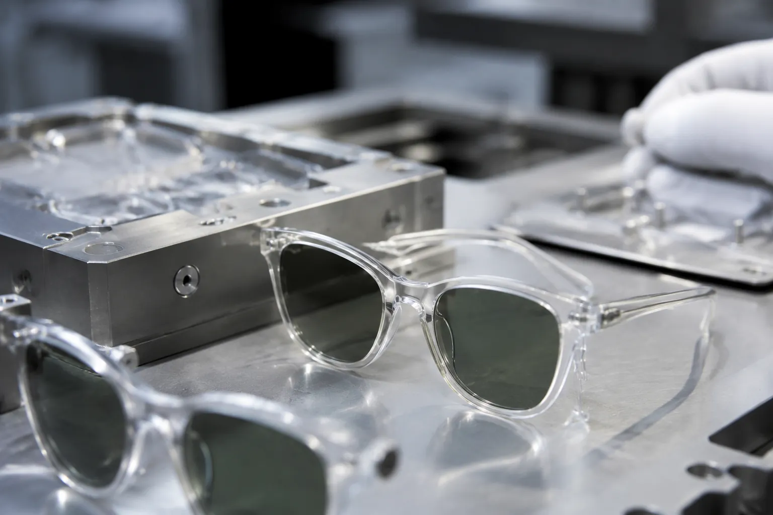 Clear Frame Sunglasses: Production Risks Buyers Must Control